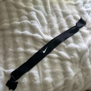 Nike’s Black men’s head tie
